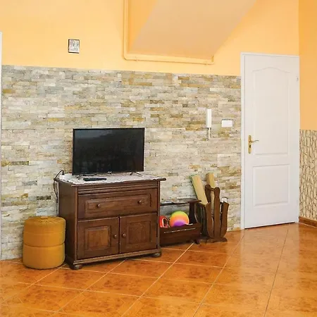 Beautiful In W/ 2 Bedrooms