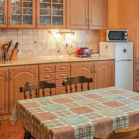 Beautiful In W/ 2 Bedrooms *