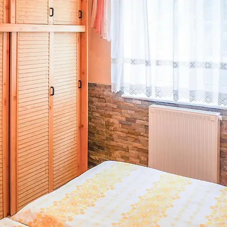 Apartment Beautiful In W/ 2 Bedrooms *