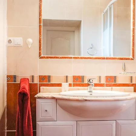 Apartment Beautiful In W/ 2 Bedrooms *