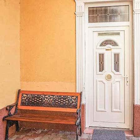 Beautiful In W/ 2 Bedrooms